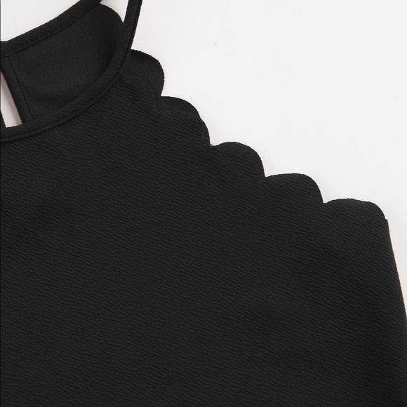 🌻Black Trim halter top🌻 - Picture 2 of 5